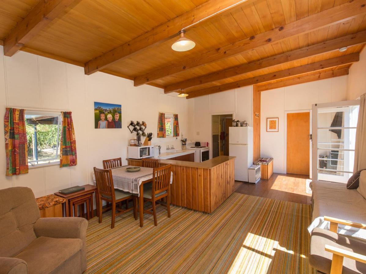 Southern Lakes Sweetie - Albert Town Bach Wanaka Esterno foto